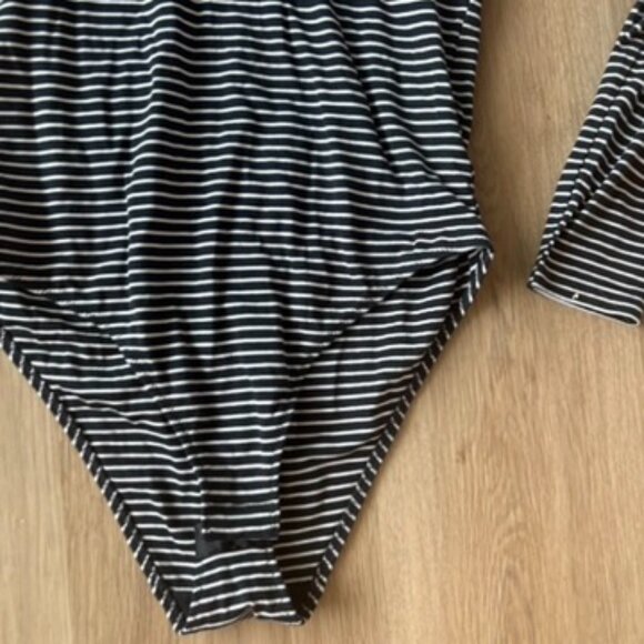 ** Everlane V-Neck Black And White Striped Bodysuit Medium - Picture 3 of 7